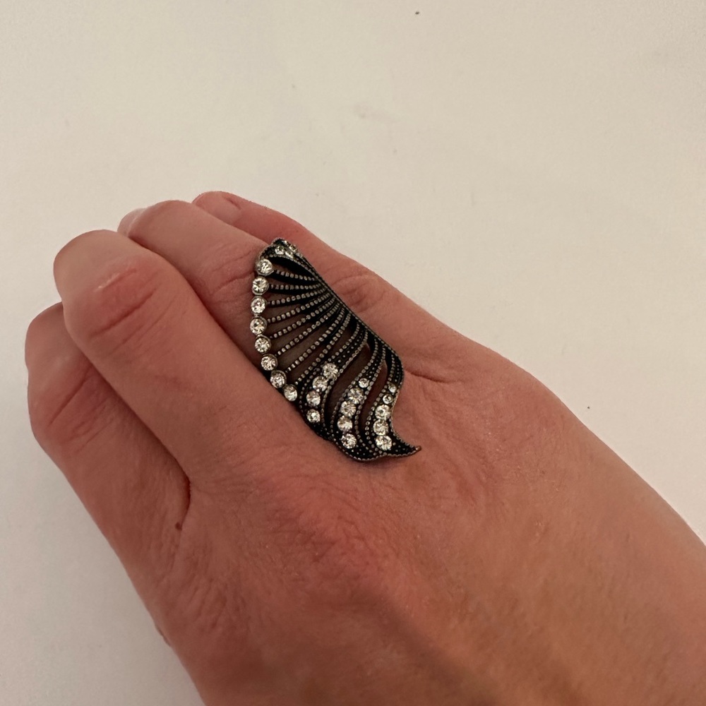 Unique costume jewelry ring